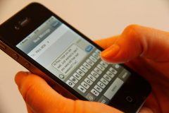 3 τρόποι να βελτιώσεις τα μηνύματα που του στέλνεις