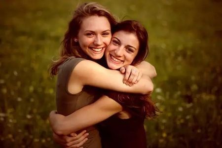 Χτίζοντας Φιλία με άλλες Γυναίκες, Γιατί χρειάζεται να Έχεις Ζωή πέρα από τη Σχέση σου