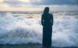 Γιατί είμαι ακόμα Μόνη μου;