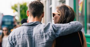 Πως να γνωρίσεις το αγόρι σου στην παρέα σου