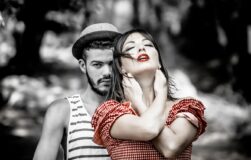 Πώς να βρεις το άλλο σου μισό. Ή μήπως δεν υπάρχει τελικά;