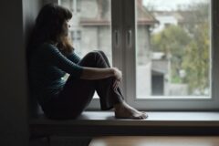 Νιώθεις Μόνη στη σχέση σου: Τι να κάνεις